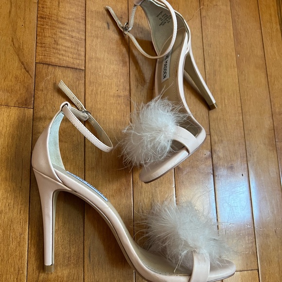 Steve Madden Heels with feathers - Picture 3 of 10